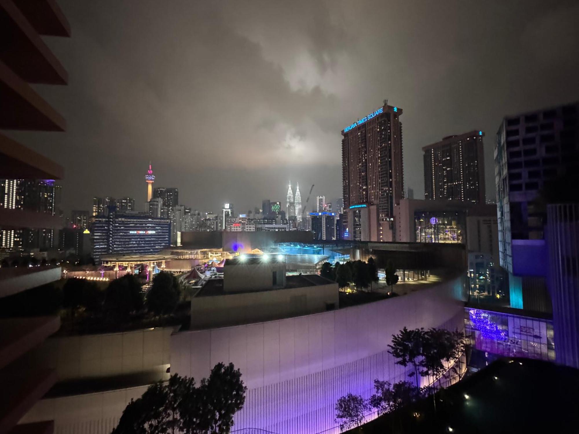 Infinity Pool Suite Bukit Bintang Lalaport Bbcc Kuala Lumpur Luaran gambar